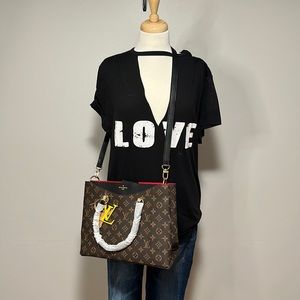 Love tee